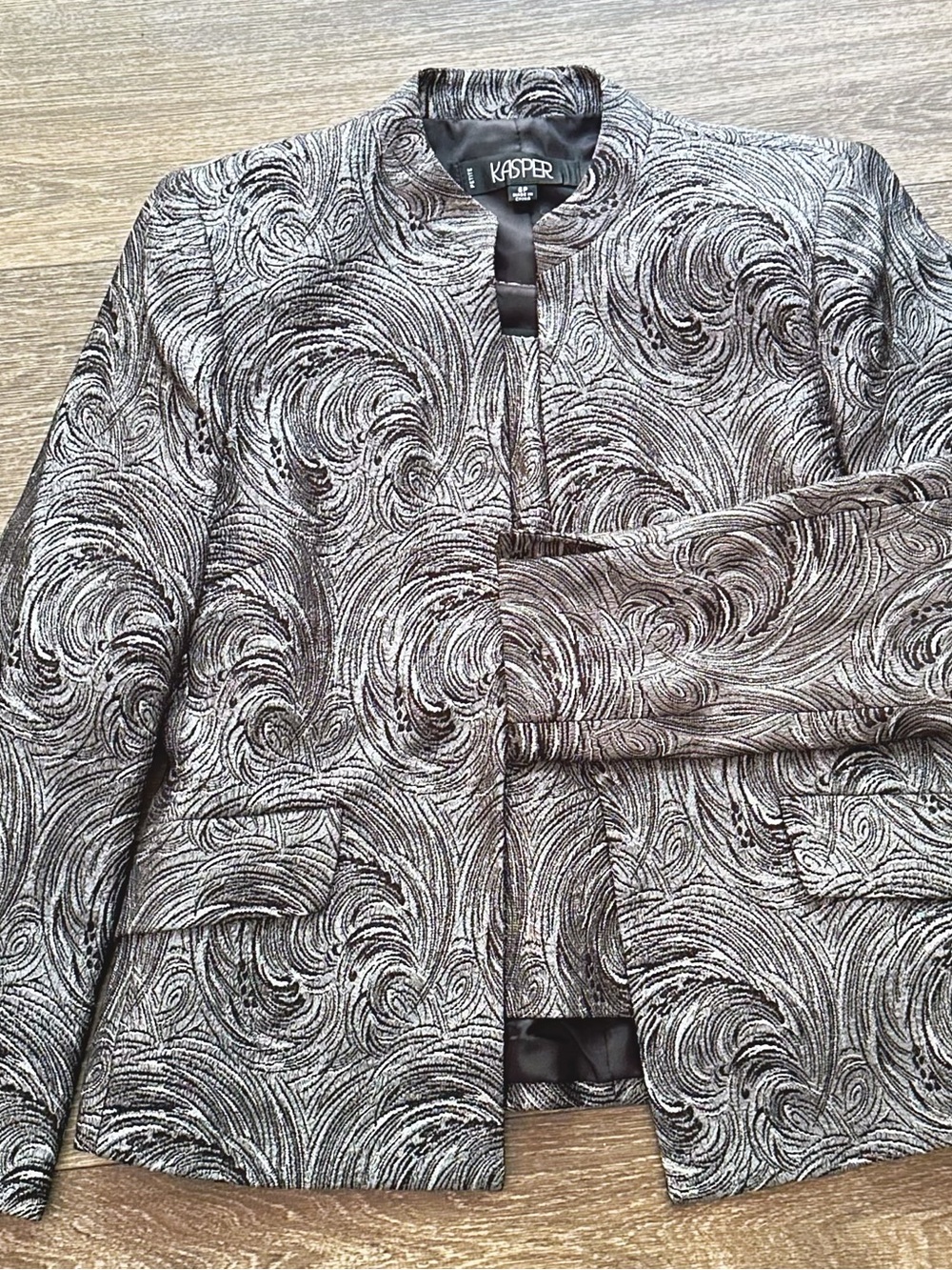 Kasper Metallic Jacquard Collarless Jacket - Silver & Black